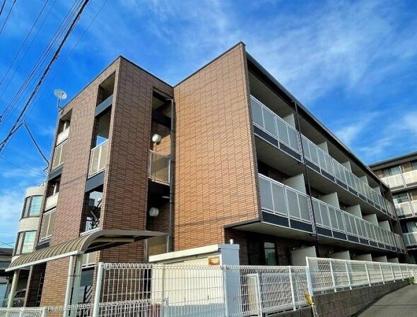 レオパレスハーバーサイドW棟の物件外観写真